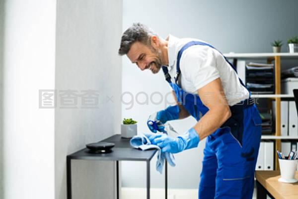 專業的清潔工辦公室清潔服務。